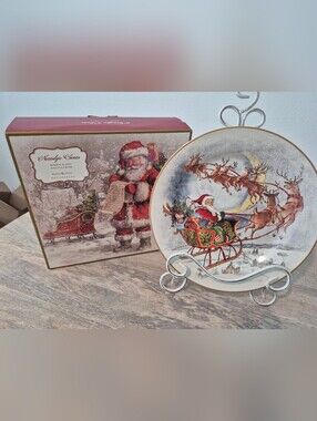 Pottery Barn Nostalgic Santa 10.5" Dinner Plates Set Of 4 In Box